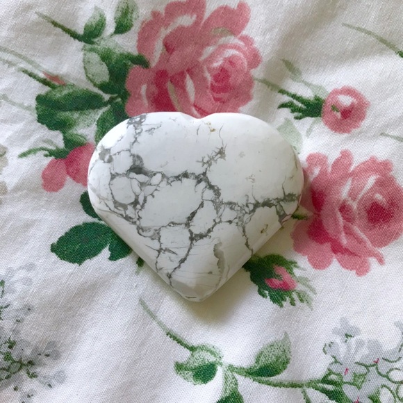 Other - NWT Howlite Puffy Heart Palm Stone Crystal Healing